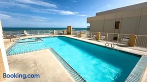 Penthouse Beachfront Views Renovated - Image 2