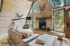 Mountain lodge with hot tub game room and home theater - Image 3
