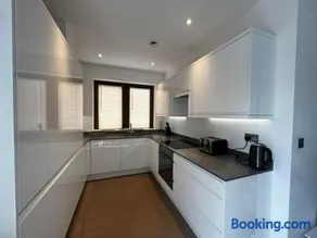Grosvenor Rd - 2-Bedrooms - Sleeps 5 - Parking - Image 4
