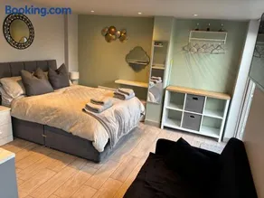 Studio Apartment - Image 3
