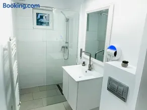 MBZ Apartments #1 - 1 Bedroom, Private Parking & Air Conditioning - Image 2