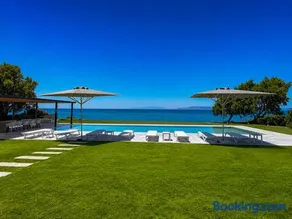 Liam Beach Front Luxury Villa with 100m2 infinity pool - Image 3