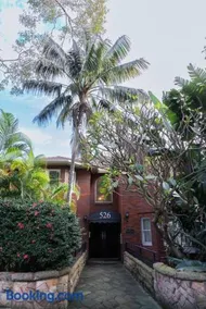 Double Bay Art Deco Apartment with Harbour Vistas - Image 3