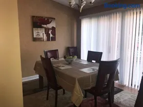 Cozy home, 10 minutes away from downtown - Image 2