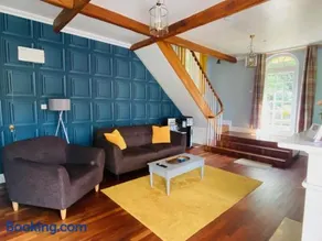 Unique Country Estate nr Mountains & Beach - Image 5