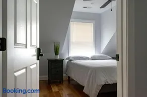 Queen Bed - Boston - RM 2 - Image 1
