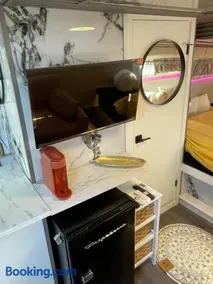 Houseboat - Image 5