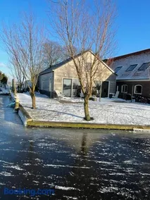 Mooi vakantiehuis prachtig gelegen aan het water - Image 1