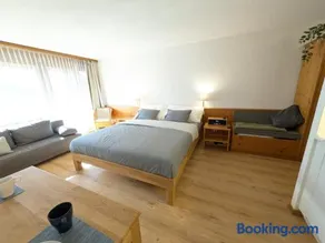 Studio with balcony, Niesen view & free parking near Interlaken, Thunersee & Blausee - Image 2