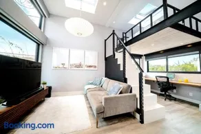 Bright European Loft In Venice Beach - Image 4