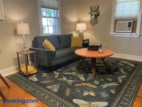 Cozy Coach House - Image 3