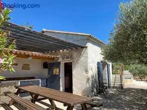 Cabanon insolite au coeur de la Provence - Image 1