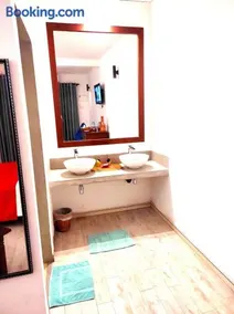 Rockside Cabanas Hotel - Image 3
