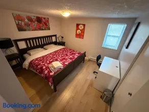 Artistic Apartment Near Downtown - Image 1