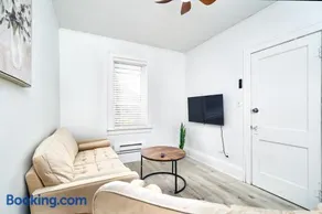 Bright Quiet One Bedroom Apartment - Image 2