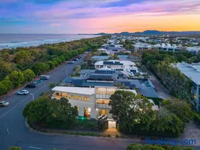 The Boat House- Casuarina Beachfront Home - Image 1