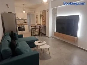 K9 Sea View Apartment with Pool & Parking, Polychrono - Image 1