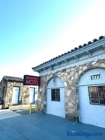 Monterey Motel - Image 1