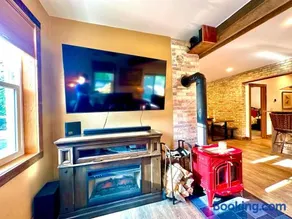 Be Still & Know, Fireplace, Firetable, Walk to Port - Image 2