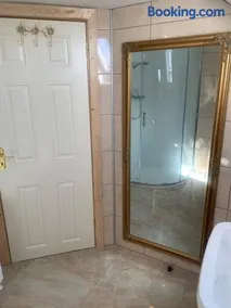 Castle View Suite - Image 4
