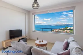 Amazing View Villa-Mathaios in Plaka -BY APOKORNAS VILLAS - Image 2