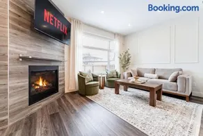 Modern 3 Bedroom Home Near Downtown and Sleeps 6 With Free Parking - Image 2