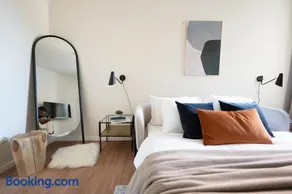 Elegant Stay in Limpertsberg Near City Center - Image 2