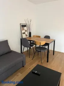 Quiet and Bright Apartment, Tram 2 Minutes Away - Image 3
