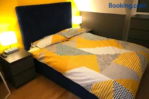 Canterbury High St - 2 Bed Apt Sleeps 5 - 75 inch TV SS1 - Image 5