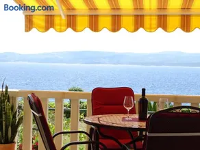ON THE BEACH 4-pax Apartment A2 with a terrace & sea view - Image 2