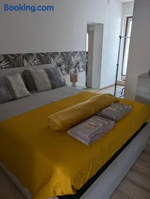 Desy Spazioso e completo appartamento con 3 camere, 2 BAGNI, fino a 8 posti letto - Image 2