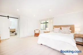 10VDW Self Catering Apartments-Newly Renovated! - Image 3