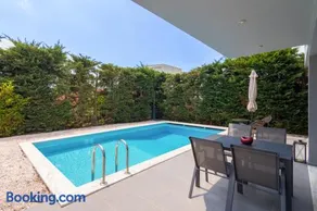 Luxury modern villa with swimming pool, Athens Riviera - Image 2