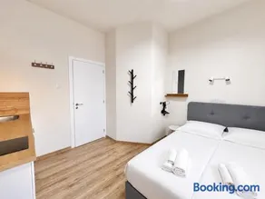 Smart Comfort StudioN4 Private Kitchenette Bathroom to Beach 260m Marina Port old City 900m - Image 2