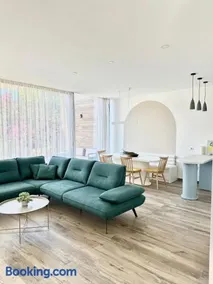 Sea't La Vie Villas - Image 3