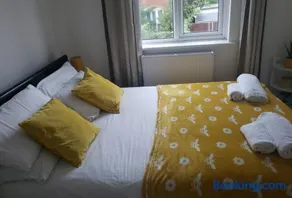 Gresham Home - close to ExCel, contractors, relocators, paid parking - Image 5