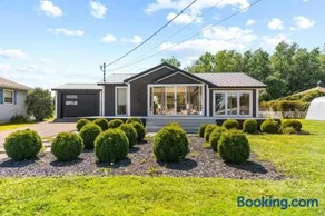 Waterfront Cottage ''The Dream'' with Hot Tub, near Parlee Beach - Image 2