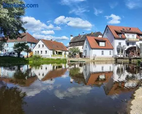 Gemütliches Zimmer in bewohntem Familienhaus direkt am Fluss malerischer Ort Bad und Küche geteilt - Image 2