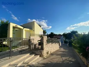 VILLA M&M - sea and beach within 35 steps - Image 1