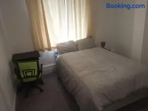 Double-bed (E1) close to Burnley city centre - Image 2