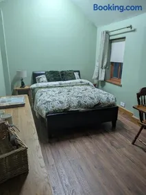 Merryfield Farmhouse Country Escape - Image 5