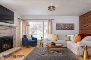 Family Retreat - 4 Bed 3 Bath Fireplace & Fun - Image 1