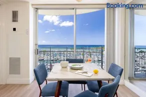 Ilikai Marina Stunning Ocean & Harbor Views - Walk to the Beach! - Image 3