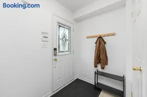 Semi-Private Townhouse - 3 Bedrooms, 4 beds, Free Parking, Wifi, Netflix, - Hosted by Matthew - Image 3