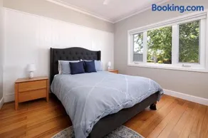 Cute Cummings St Cottage - Image 2