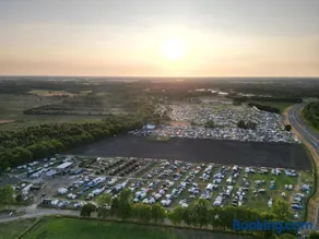 Global-Tickets Village - TT Assen Camping Jan & Bertha - Image 3