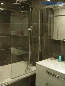 Quiet and Spacious 80m2 Flat Near Historic Center and Quays - Image 5