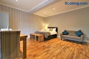 Signature - Linden Cottage Room 1 - Image 2