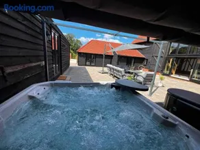 Barn - Sleeps 10 - Hot Tub - Parking - Image 3
