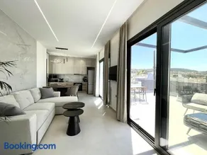 Sunset Loft Suite & Studios - Image 2
